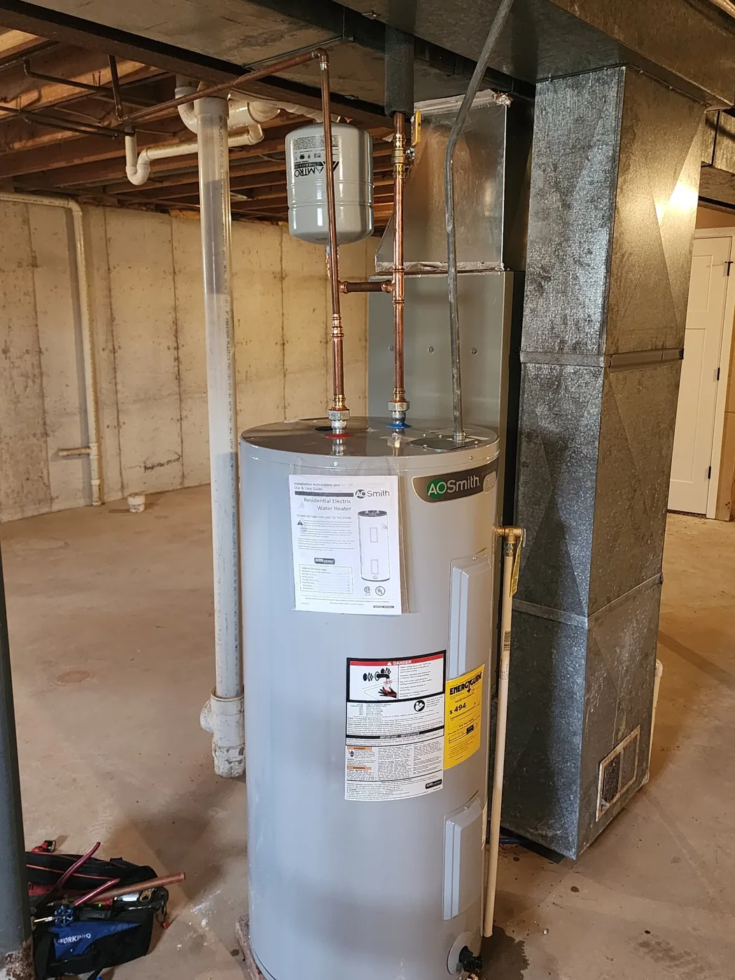 AO Smith electric water heater installed in a Missouri basement with copper piping and expansion tank